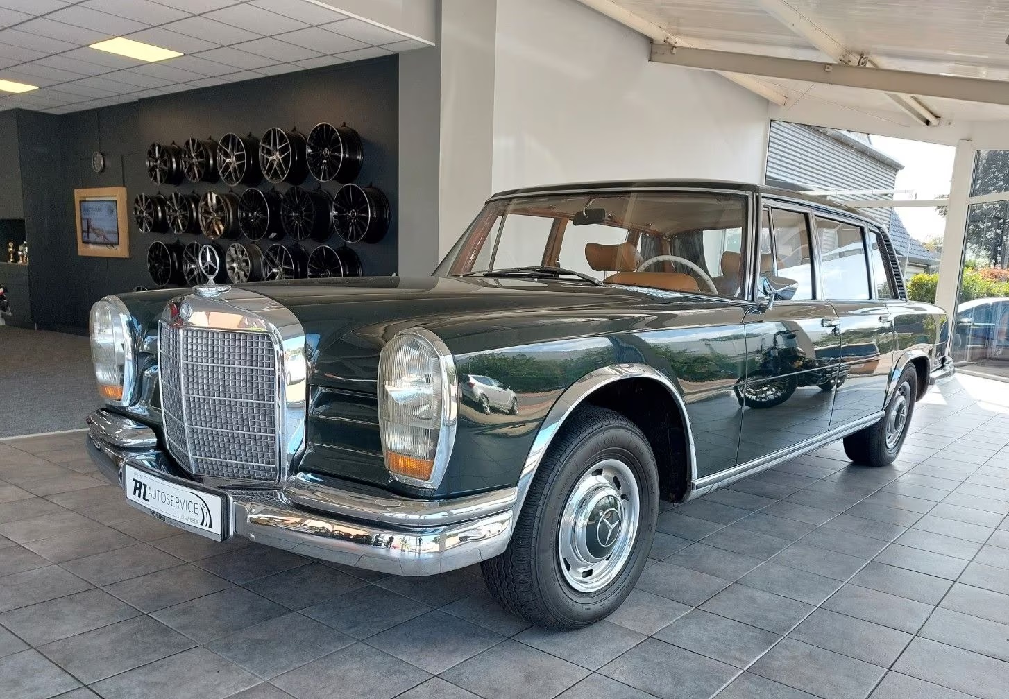 Image of Mercedes W100